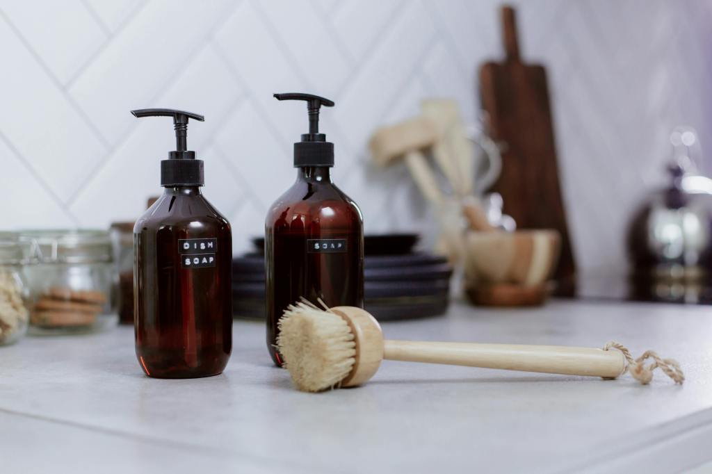 How to Create a Lower-Tox Cleaning Routine at Home